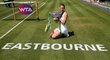 Karolína Plíšková s pohárem pro vítězku turnaje v Eastbourne