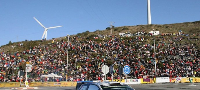 Sébastien Ogier na trati Katalánské rallye, kde si pojistil obhajobu světového titulu