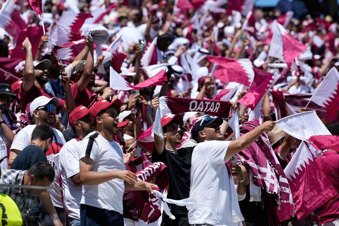 MS ve fotbale ONLINE: Jeden stát zaplatil svým fanouškům letenky i pětihvězdičkové hotely MS ve fotbale ONLINE: Jeden stát zaplatil svým fanouškům letenky i pětihvězdičkové hotely