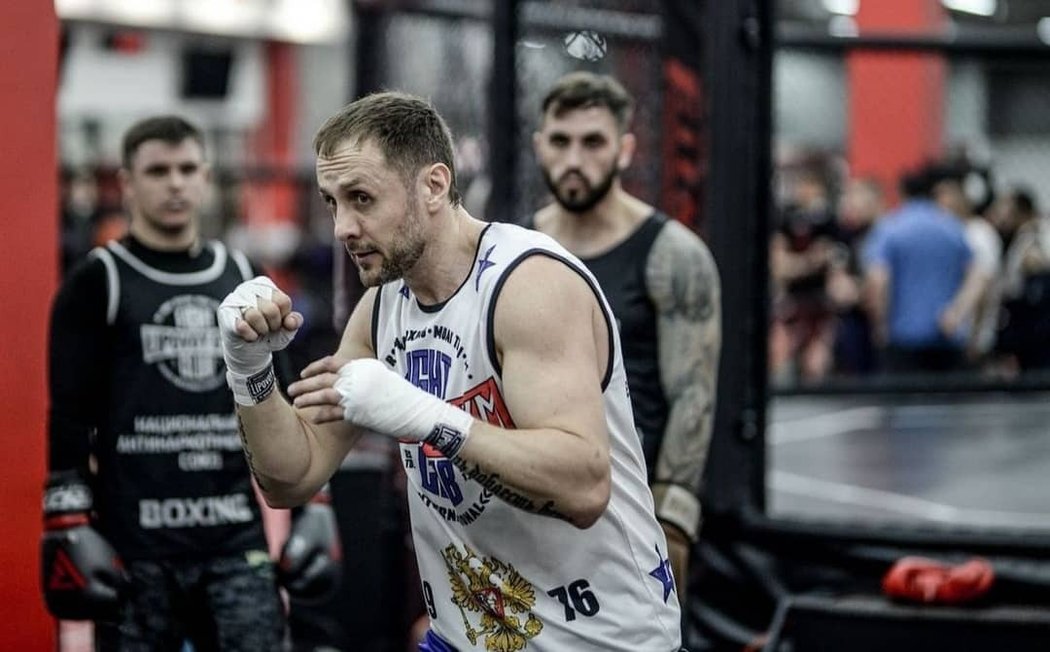 Kickboxer Aleksandr Lipovoj bude nově učit děti v Pljuščenkově akademii bojových umění