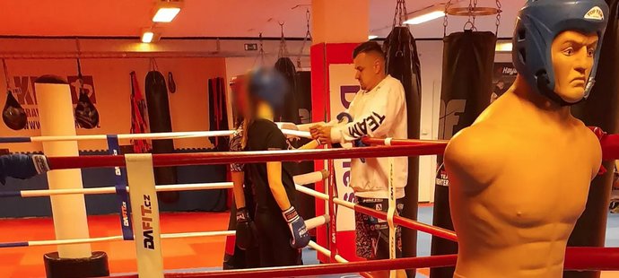 Kickboxerský trenér Martin Zavoral navzdory obvinění ze znásilnění zůstal pracovat u mládeže