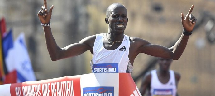 Keňan Benard Kimeli obhájil triumf na Pražském půlmaratonu.