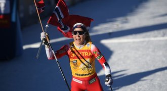 Norka Johaugová a Rus Bolšunov vyhráli Tour de Ski. Janatová v třetí desítce
