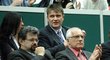 Václav Klaus v hledišti se svým kanceléřem Jiřím Weigelem sledoval v roce 2007 daviscupové utkání českých tenistů proti USA