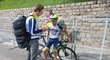 Českého cyklistu Jana Hirta během vítězné etapy trápily křeče i problémy s kolem