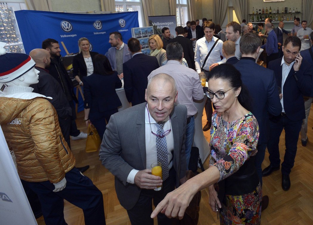 Generální ředitelka CNC Libuše Šmuclerová v debatě se zakladatelem Unie profesionálních trenérů Zdeňkem Haníkem