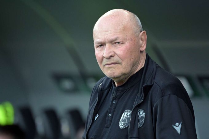 Čas se krátí, reprezentace stále hledá trenéra. Varianta Koubek? Hráči prý řekli ne Čas se krátí, reprezentace stále hledá trenéra. Varianta Koubek? Hráči prý řekli ne