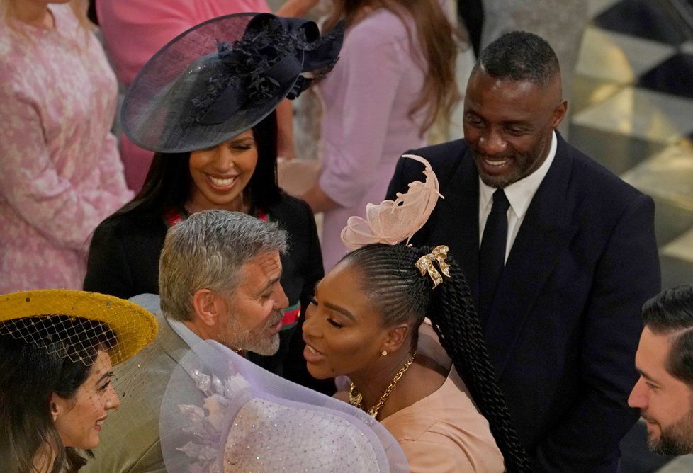 Tenistka Serena Williamsová a herec George Clooney na královské svatbě