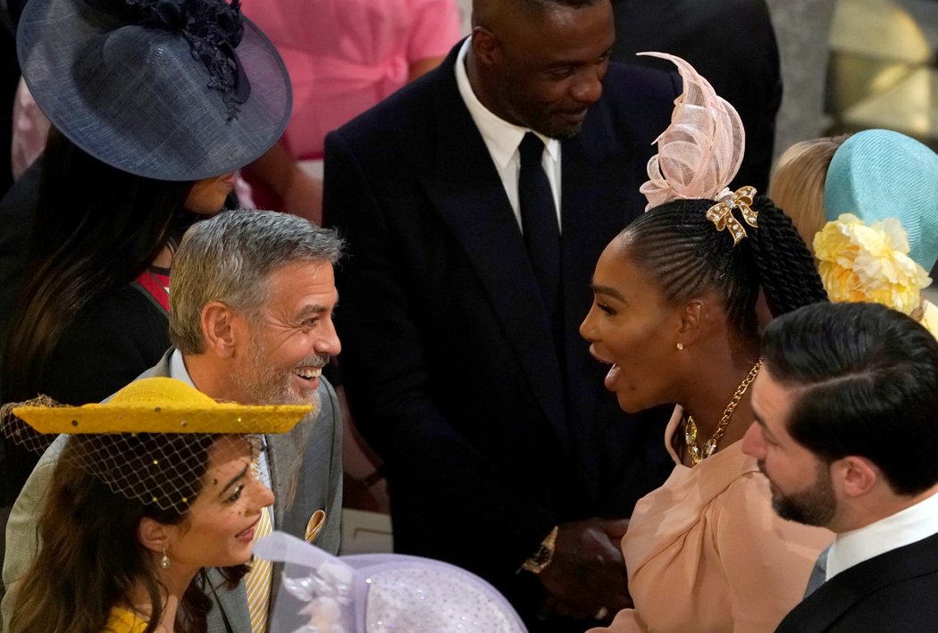 Tenistka Serena Williamsová a herec George Clooney na královské svatbě