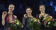 Stupně vítězů na ME v krasobruslení žen v Ostravě. Zleva druhá Anna Pogorilá z Ruska, vítězka Jevgenija Medveděvová z Ruska a třetí Carolina Kostnerová z Itálie