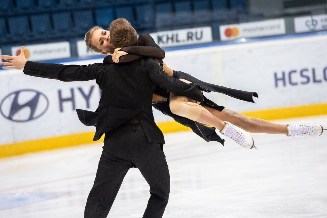 Ruský krasobruslařský pár Victoria Sinicinová a Nikita Kacalapov.