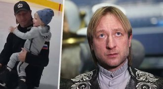 Pljuščenko v »Malém carovi« talent nevidí, teď začal učit bruslit nejmladšího syna (1) Pljuščenko v »Malém carovi« talent nevidí, teď začal učit bruslit nejmladšího syna (1)