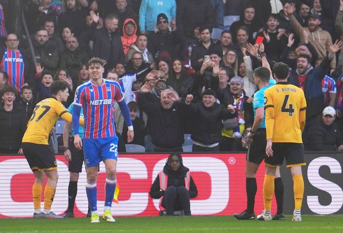 ONLINE: Crystal Palace - Wolverhampton. Krejčí vyloučen, dvě žluté ve třech minutách ONLINE: Crystal Palace - Wolverhampton. Krejčí vyloučen, dvě žluté ve třech minutách