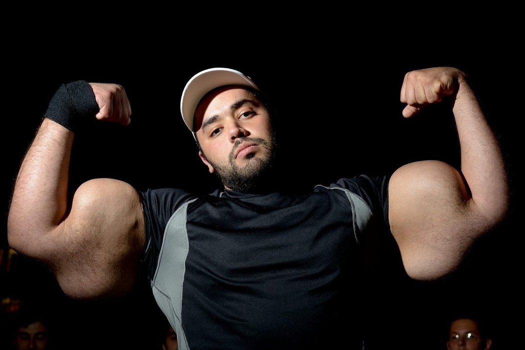 Americký silák Moustafa Ismail, majitel největšího bicepsu na světě