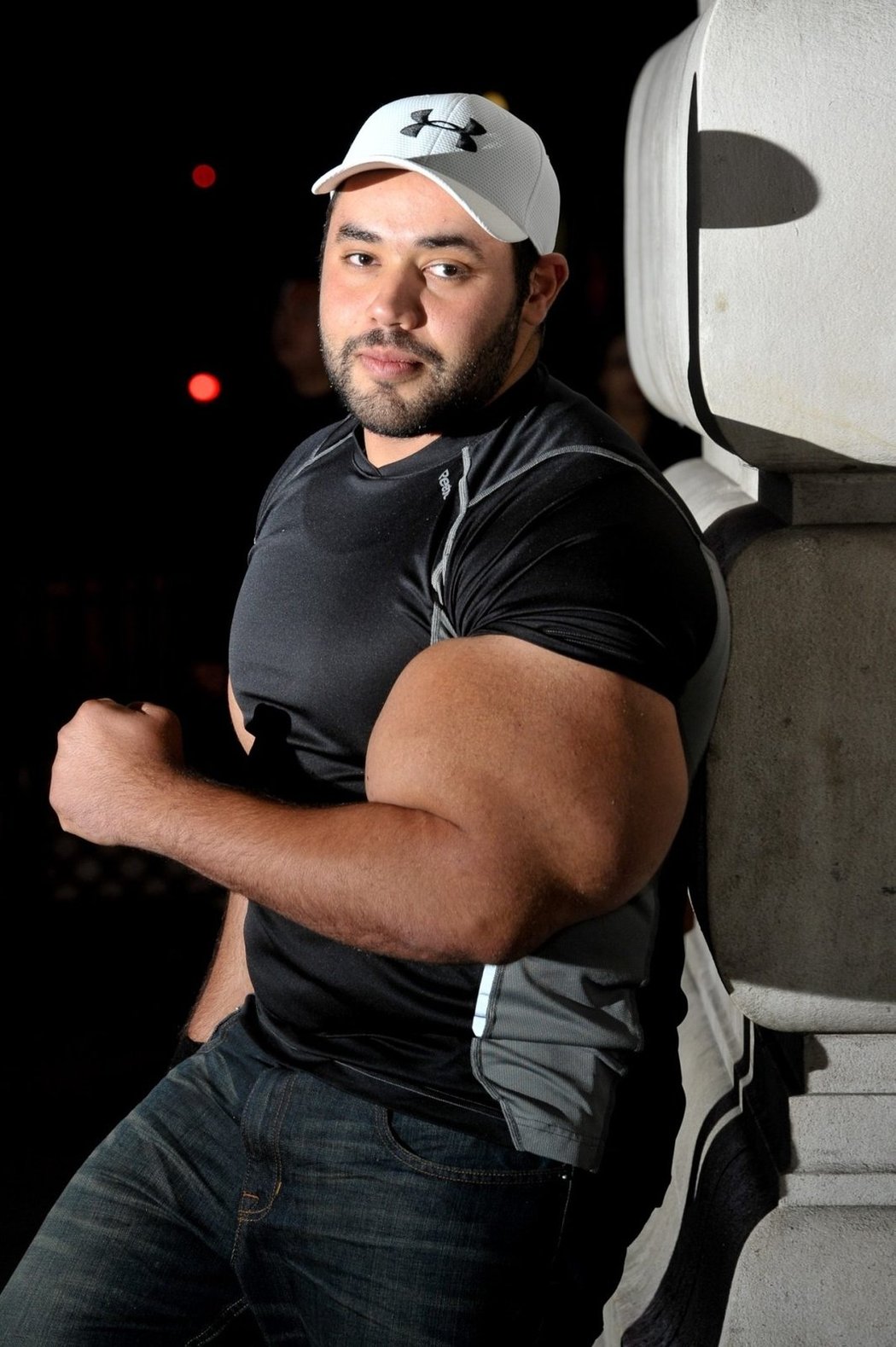 Moustafa Ismail a jeho obrovské bicepsy, které jsou zaznamenány v Guinnesově knize rekordů