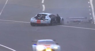 Při závodě 24 hodin Le Mans se zabil dánský pilot Simonsen (†34)