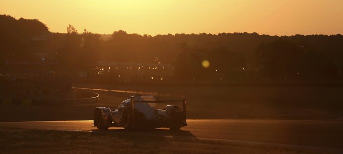Vůz týmu Porsche na slavné 24 hodinovce v Le Mans