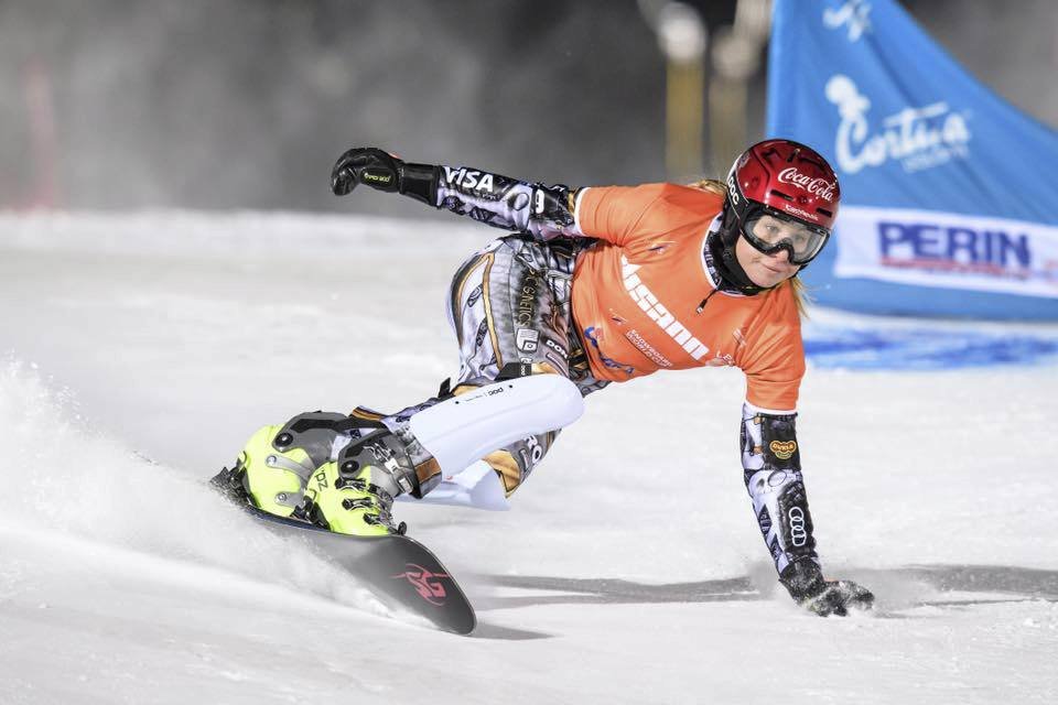 Ester Ledecká vyhrála pátý závod Světového poháru v paralelním obřím slalomu v olympijské sezoně.