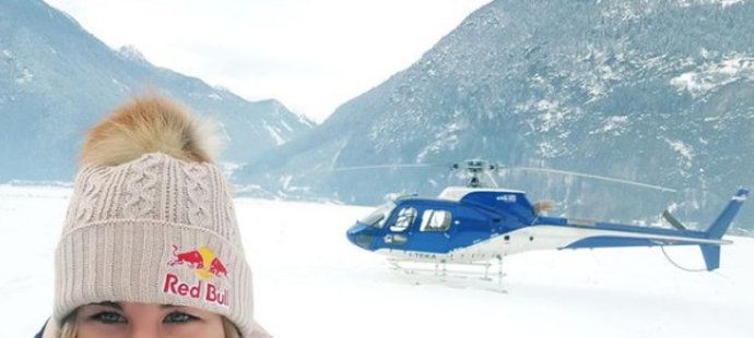 Ester Ledecká letěla do Francie vrtulníkem