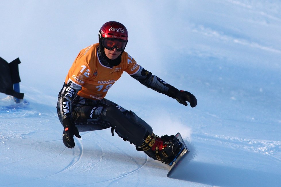 Ester Ledecká se vrací na snowboard.