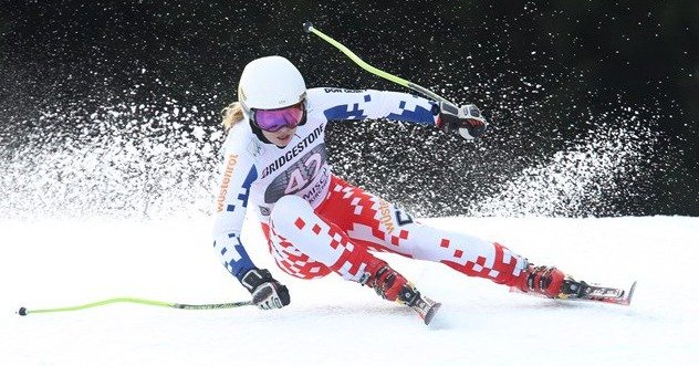 Spolu s Ledeckou měly do obřího slalomu nastoupit Kateřina Pauláthová, Martina Dubovská a Gabriela Capová.