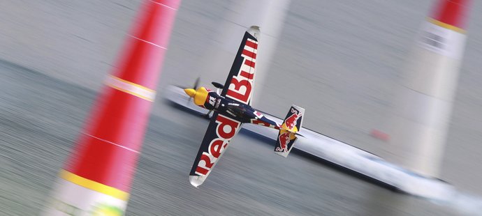 Martin Šonka v kvalifikaci na Red Bull Air Race v ruské Kazani