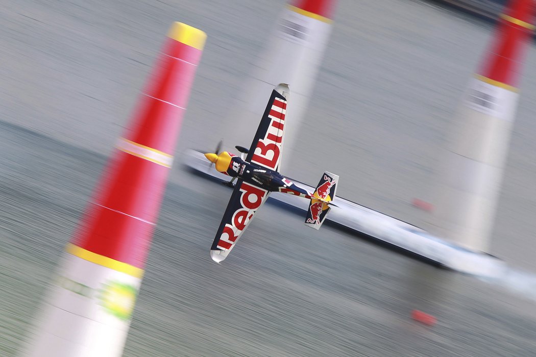 Martin Šonka v kvalifikaci na Red Bull Air Race v ruské Kazani