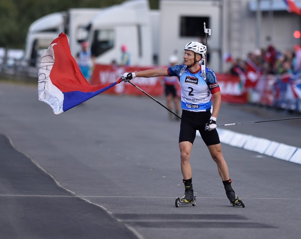 Ondřej Moravec si jede pro titul mistra světa v letním biatlonu