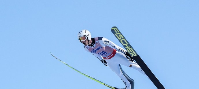 Jakub Janda během kvalifikace na MS  v letech na lyžích v Harrachově