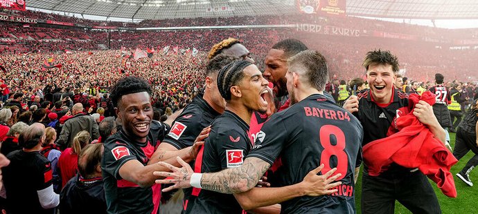 Bundesliga |  Leverkusen a le titre !  Le trio tchèque est également en fête, les supporters ont pris d’assaut le terrain