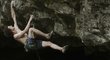 Český lezec Adam Ondra jako první na světě přelezl dvě nejtěžší skalní cesty v Rumunsku.