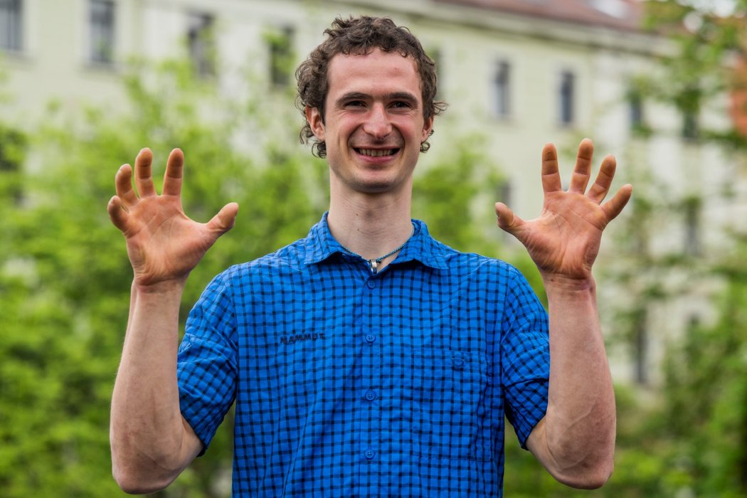 Adam Ondra na tiskové konferenci Světového poháru v boulderingu v Praze