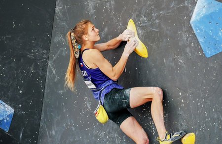 Eliška Adamovská skončila na ME v lezecké kombinaci pátá