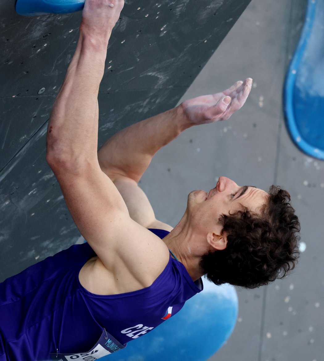 Český lezec Adam Ondra v akci na mistrovství Evropy v Mnichově