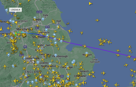 Letadlo, ve kterém pravděpodobně sedí tým Liverpoolu, vlétl nad kontinentální Evropu