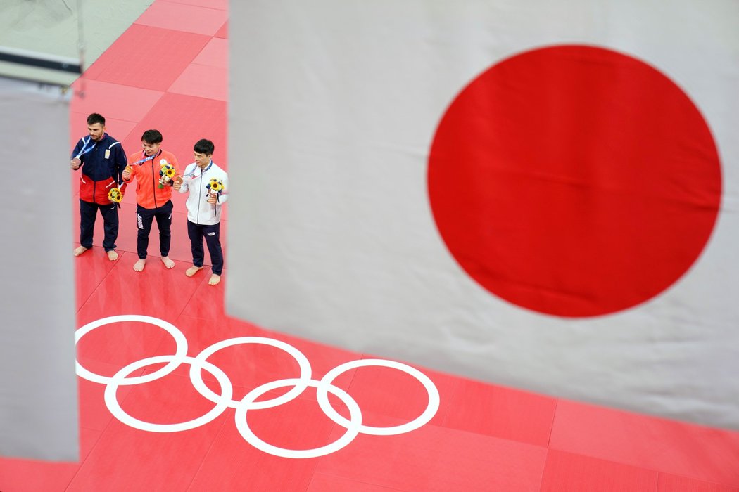 Medailový ceremoniál ženských judistek do 52 kilogramů