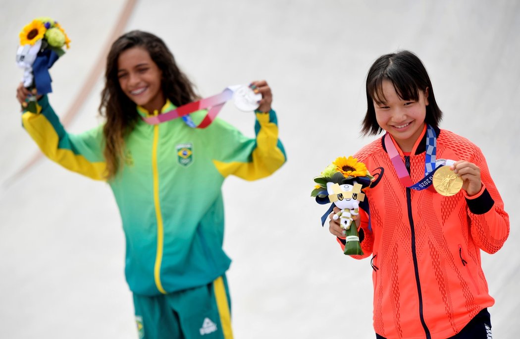 Třináctiletá Japonka Momidži Nišijová ovládla nový olympijský sport skateboarding