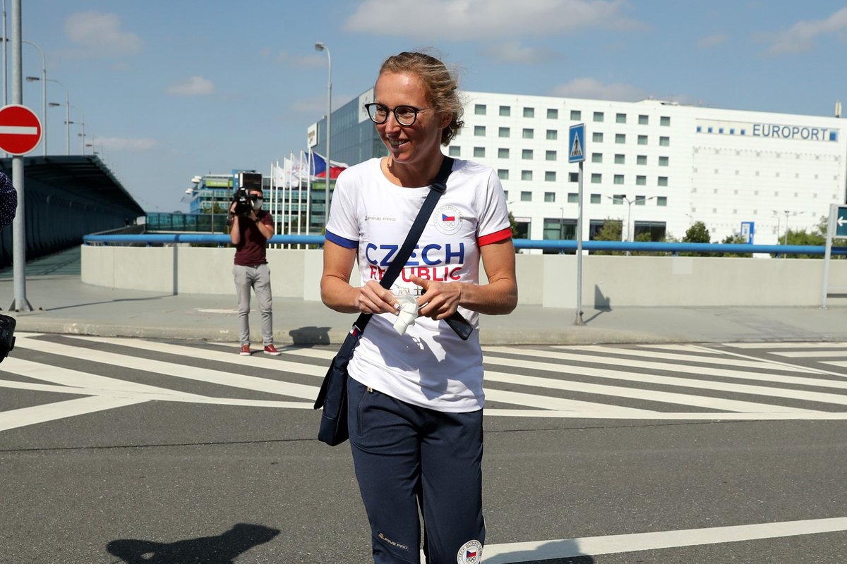 Triatlonistka Vendula Frintová před odletem do Tokia