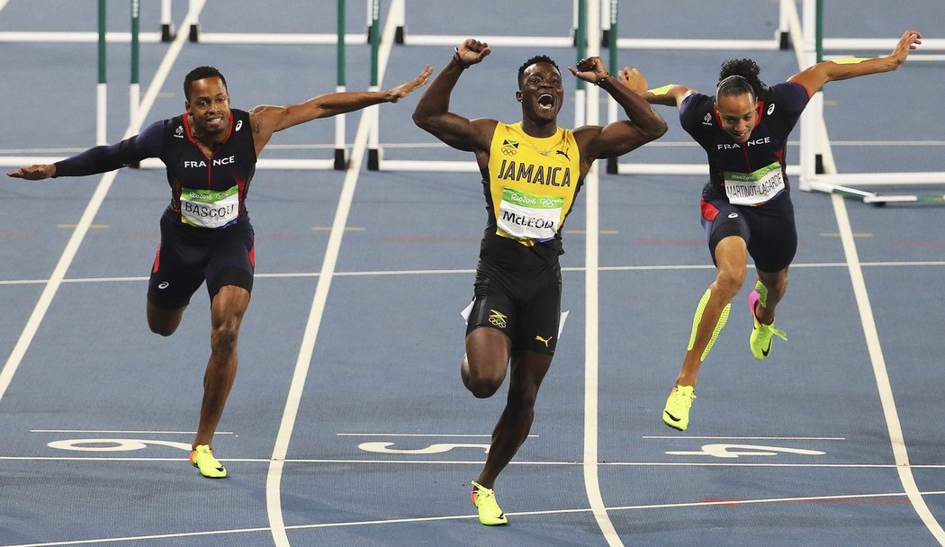 Jamajčan Omar McLeod vyhrál závod na 110 m překážek na OH v Riu.