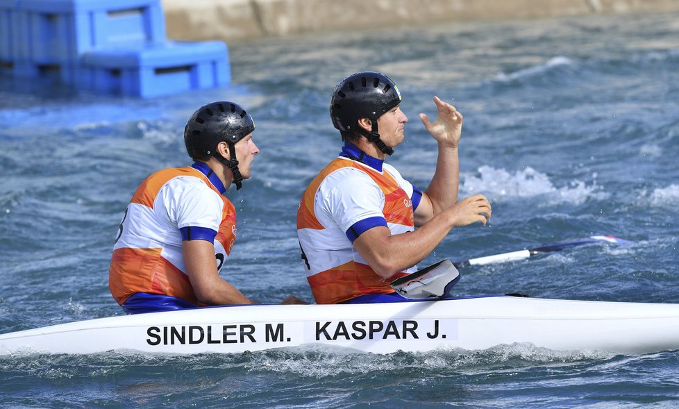 Zklamaní deblkanoisté Jonáš Kašpar a Marek Šindler