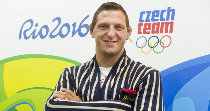 Lukáš Krpálek nesl českou vlajku při zahájení olympijských her v Riu.