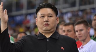 SUPERMOMENTY z Ria: Kdo to mává před Maslákem? Opravdu Kim Čong-un?