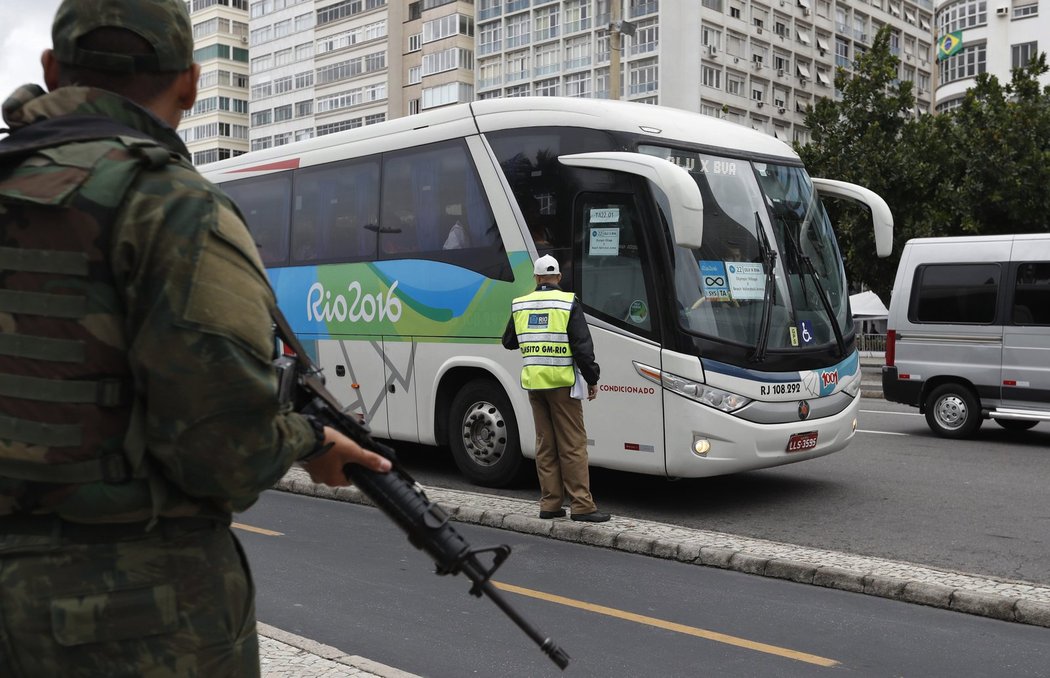 Autobusů, které přepravují atlety, je v Riu nedostatek