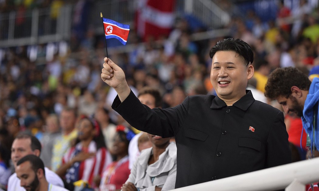 Na atletický stadion dorazil dvojník severokorejského vůdce Kim Čong-una