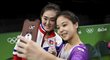 Olympiáda sbližuje. Jihokorejská gymnastka si udělala selfie se svojí severokorejskou soupeřkou.
