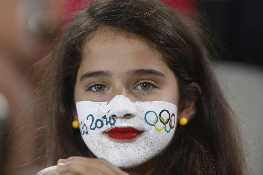 Fanynka na tenisovém zápase během olympijského turnaje v Riu