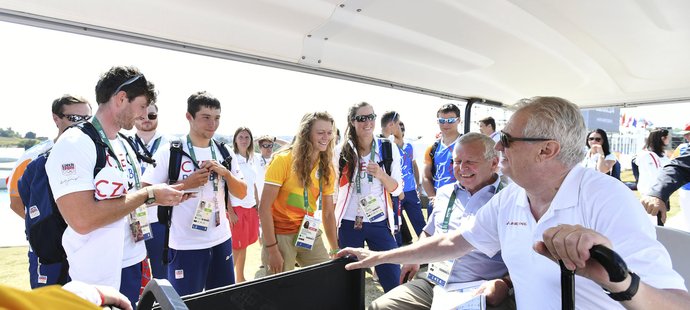 Prezident Miloš Zeman pohovořil na tréninku s vodními slalomáři