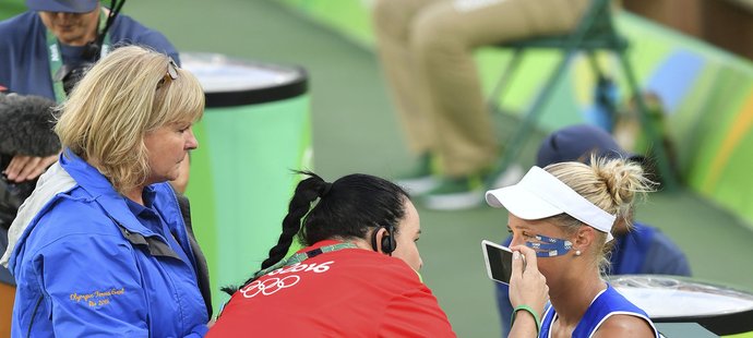 Během zápasu o třetí místo se Andrea Hlaváčková nevyhnula ošetřování