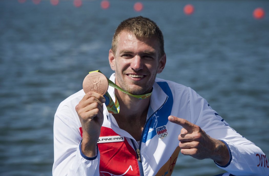 Veslař Ondřej Synek s bronzovou medailí