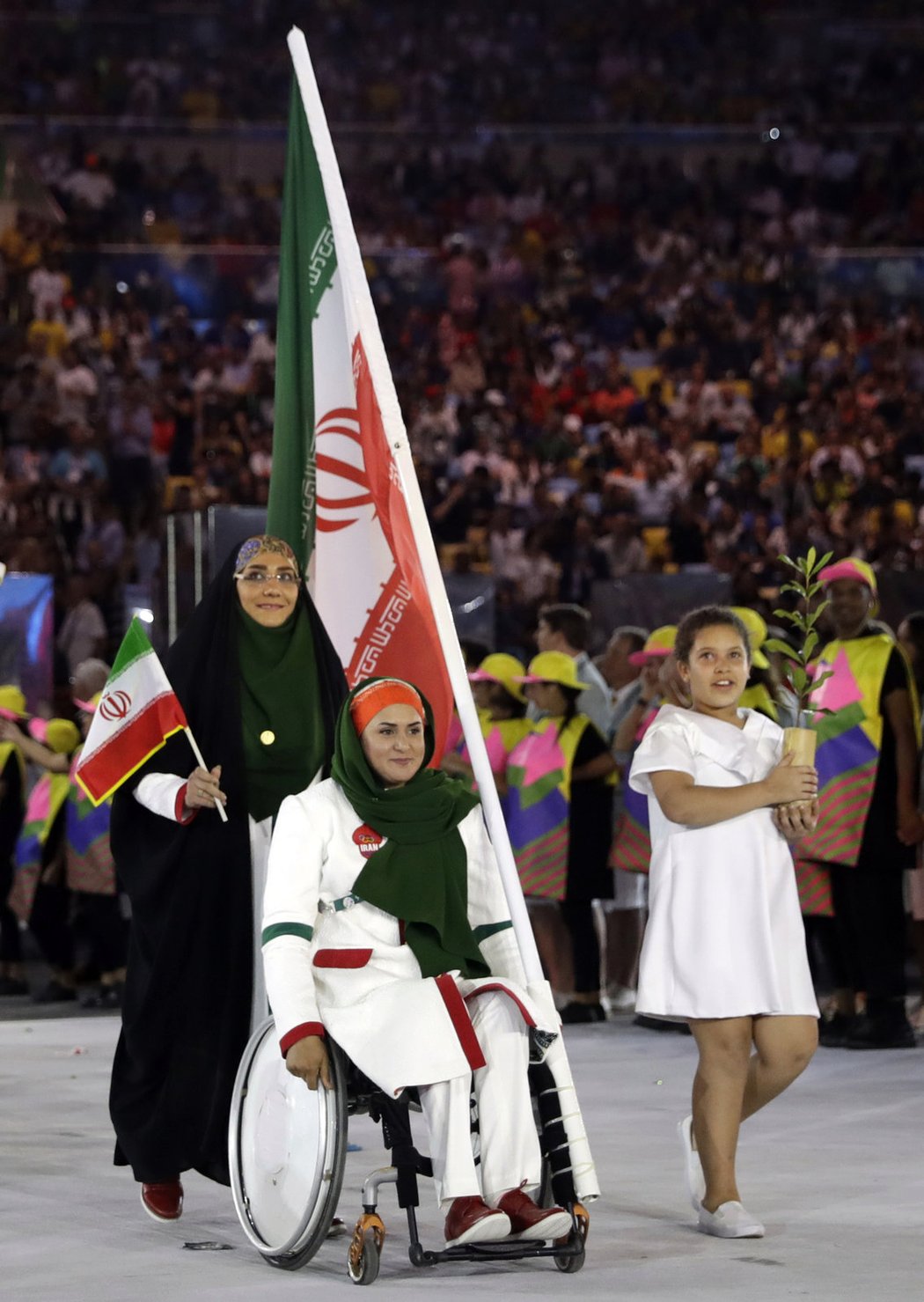 Íránskou výpravu přivedla lukostřelkyně Zahra Nematíová, která po olympiádě bude startovat také na paralympiádě